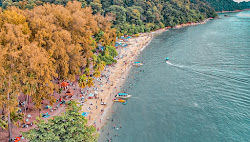 Teluk Batik Beach'in fotoğrafı çok temiz temizlik seviyesi ile