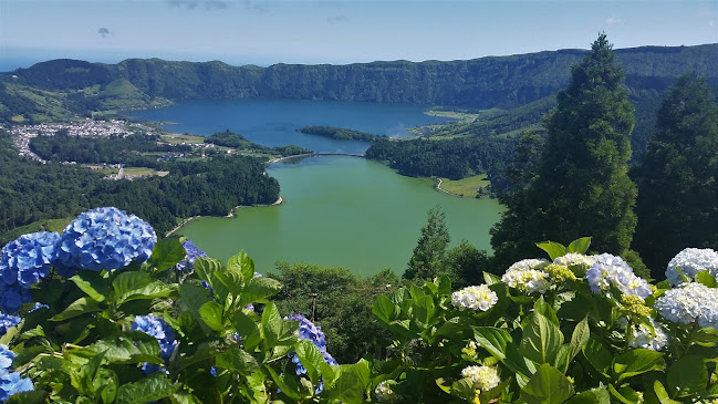 Azores Azorean Tours - Tours by Van & Car, Hiking Tours and Taxi Airport Transfers