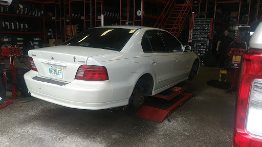 Tire Shop «Discount Tire Store - Orlando, FL», reviews and photos, 986 N Semoran Blvd, Orlando, FL 32807, USA