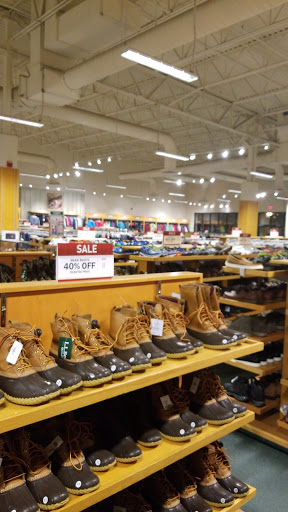 Clothing Store «L.L. Bean Outlet», reviews and photos, 31 Gusabel Ave, Nashua, NH 03063, USA