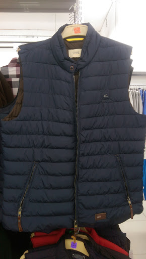 Stores to buy women's quilted vests Johannesburg