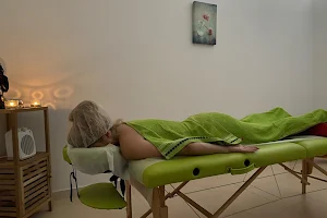 M&M Relaxing - Centro de Massagens image