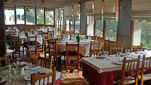 Hostal Restaurante La Fuente Av. del Portillo, 1, 18816 Castril, Granada, España
