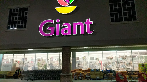 Grocery Store «Giant», reviews and photos, 1454 Chain Bridge Rd, McLean, VA 22101, USA