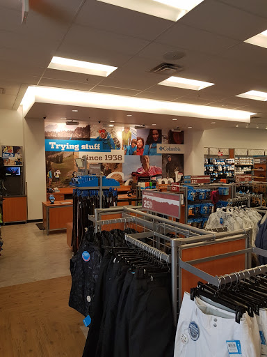 Sportswear Store «Columbia Sportswear Store - Gilroy, CA», reviews and photos, 681 Leavesley Rd d135, Gilroy, CA 95020, USA