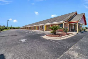 Econo Lodge image