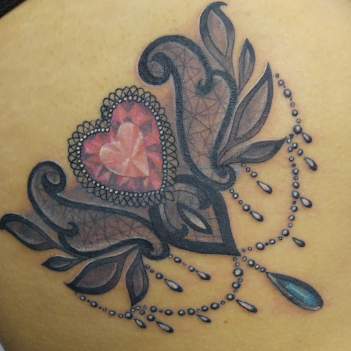 Tattoo Shop «Cali Soul Tattoo», reviews and photos, 4751 N Blackstone Ave, Fresno, CA 93726, USA