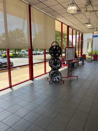 Tire Shop «Discount Tire Store - Indianapolis, IN», reviews and photos, 8302 N Michigan Rd, Indianapolis, IN 46268, USA