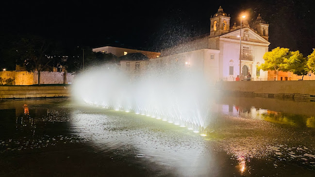 Praça Infante Dom Henrique - Agência de viagens