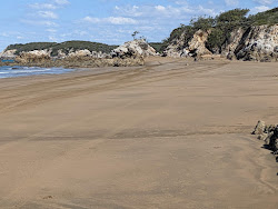 Foto von Joey Lees Beach mit lange, gerade küste