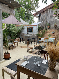 Atmosphère du BCBG Brocante Café Restaurant à L'Isle-Jourdain - n°1