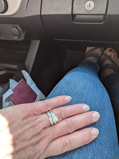 Jewelry Store «Helzberg Diamonds», reviews and photos, 2174 E Williams Field Rd #110, Gilbert, AZ 85296, USA