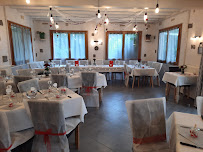 Atmosphère du Restaurant Les Varennes à Pin - n°20