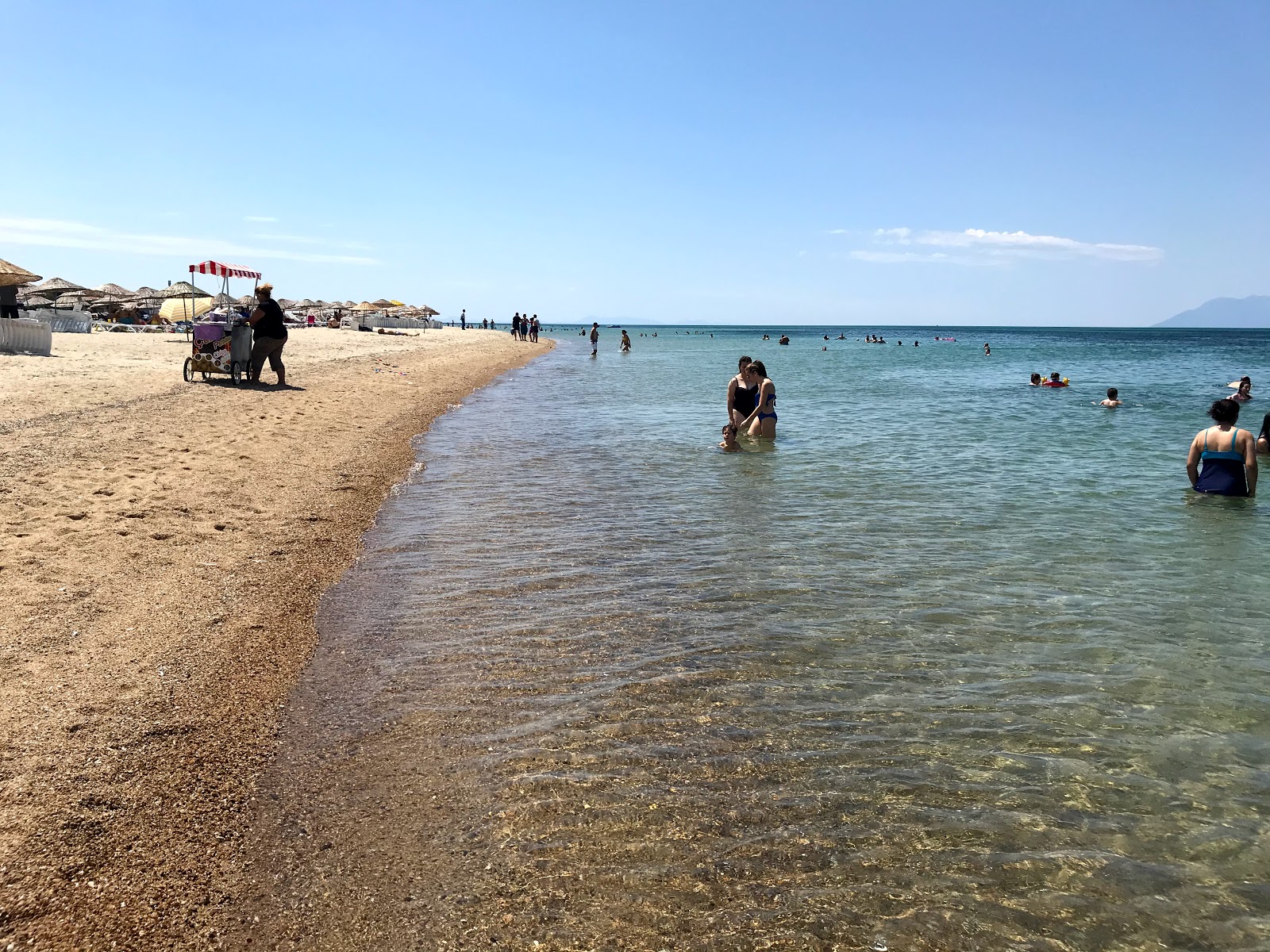 Φωτογραφία του Altinkum beach με επίπεδο καθαριότητας πολύ καθαρό