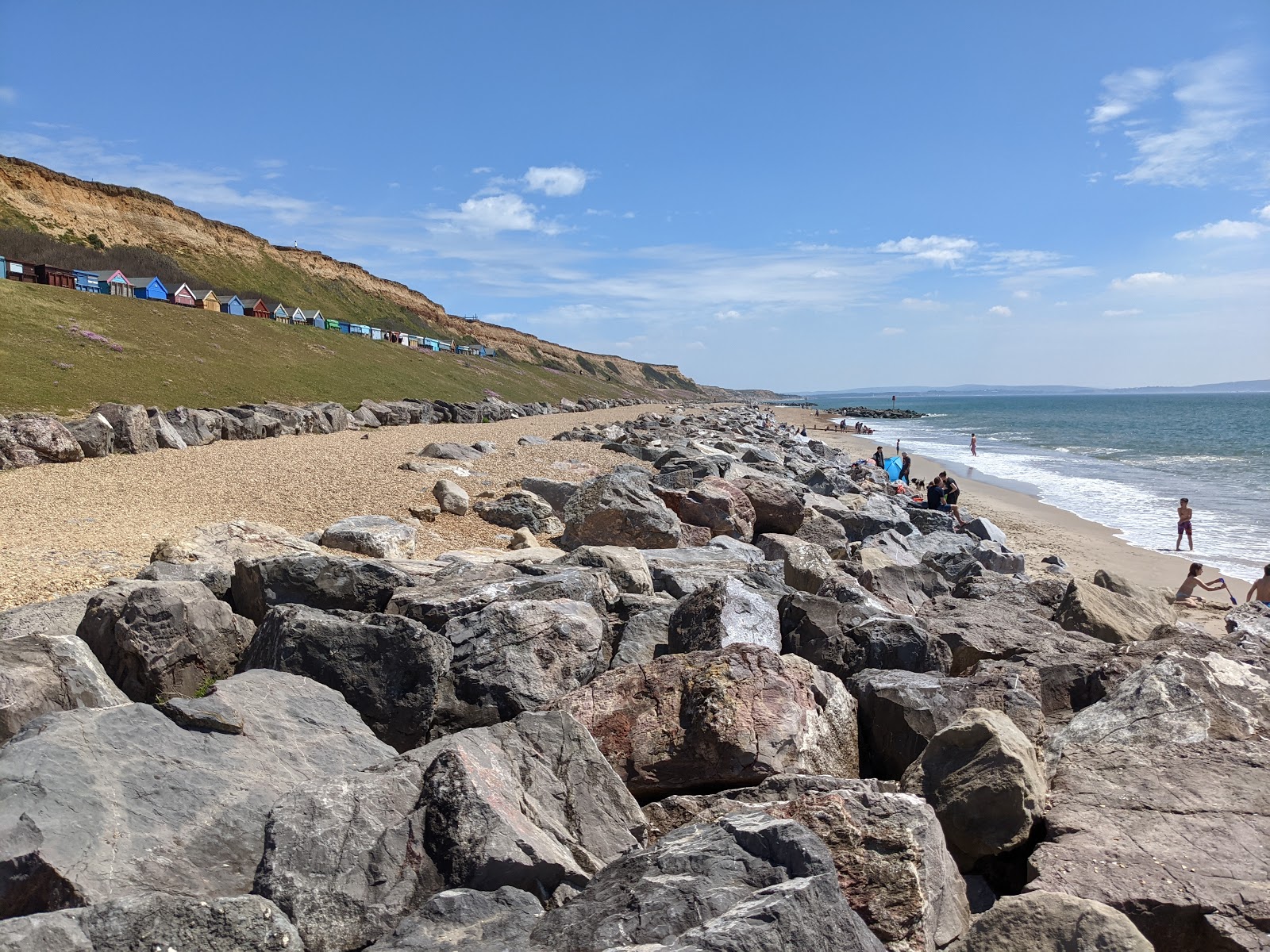 Barton-on-sea beach的照片 带有宽敞的海岸