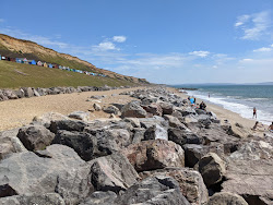 Foto de Barton-on-sea beach com muito limpo nível de limpeza