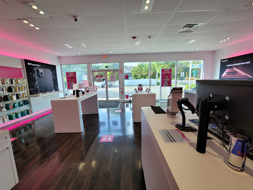 Cell Phone Store «T-Mobile», reviews and photos, 905 Mt Pleasant St, New Bedford, MA 02745, USA