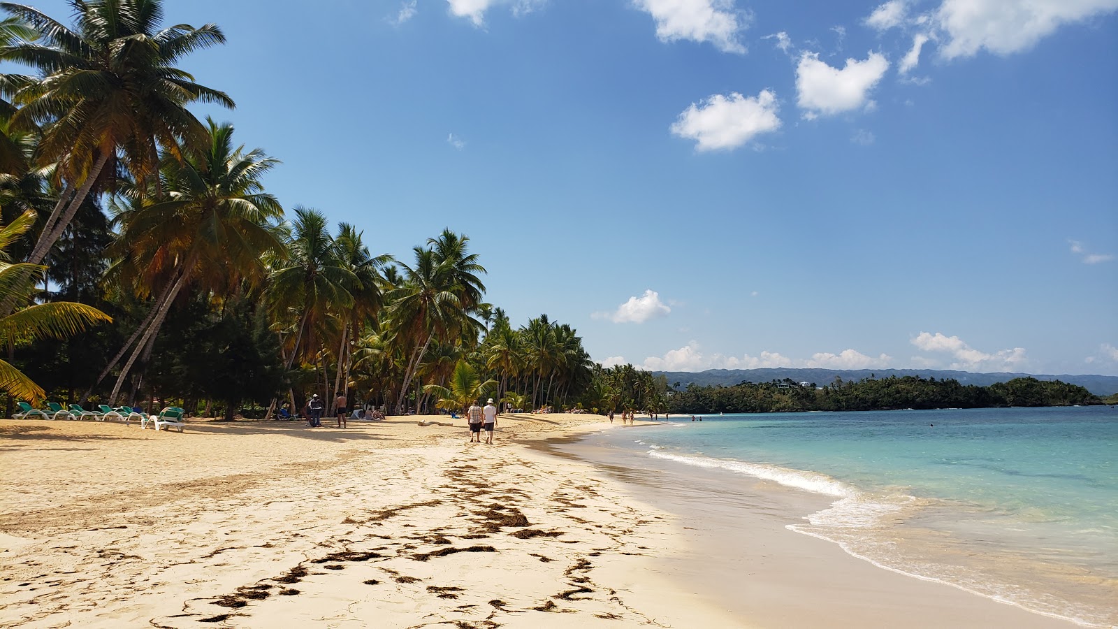 Playa Las Terrenas的照片 带有明亮的沙子表面