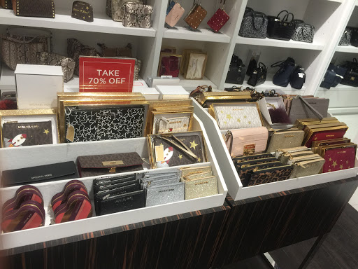 Fashion Accessories Store «Michael Kors», reviews and photos, 80 Premium Outlets Blvd Suite 323, Merrimack, NH 03054, USA