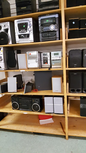 Thrift Store «Goodwill Retail Store», reviews and photos, 4714 Columbia Pike, Arlington, VA 22204, USA