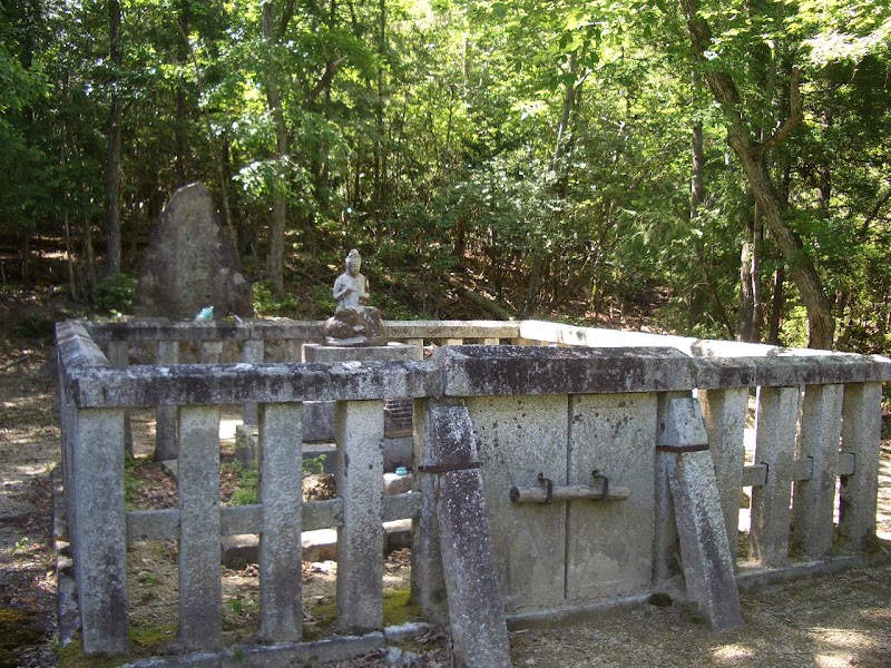 庄六さんの墓