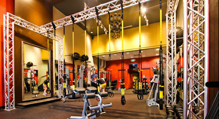 RED FITNESS LOUNGE
