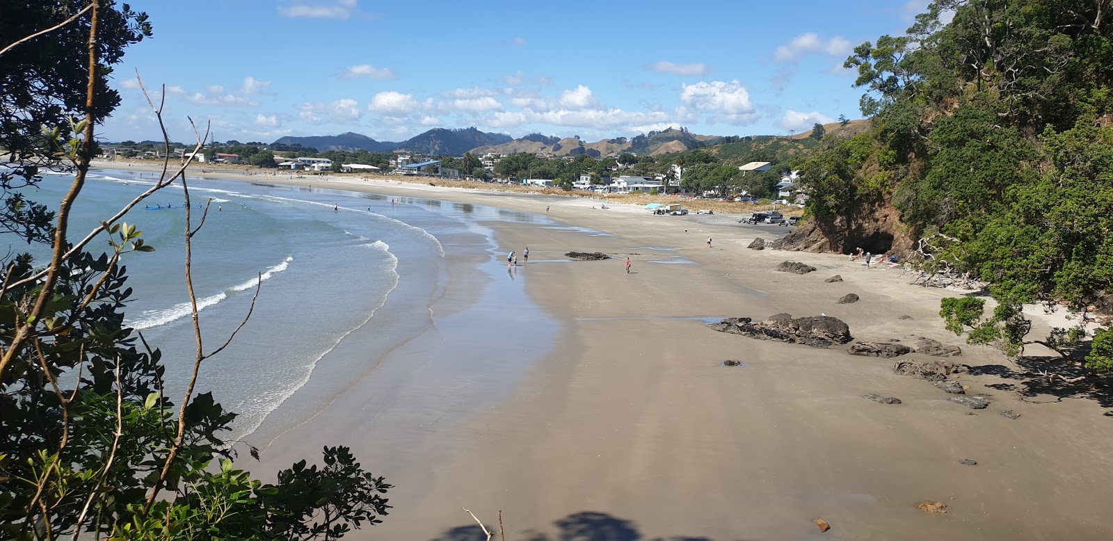 Waihi Beach的照片 带有长直海岸
