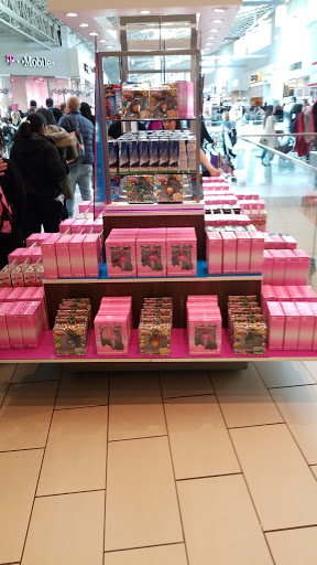 Shopping Mall «The Mills at Jersey Gardens», reviews and photos, 651 Kapkowski Rd, Elizabeth, NJ 07201, USA