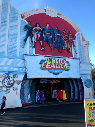 Shopping Mall «Looney Tunes Mall - Six Flags Over Texas», reviews and photos, 2201 E Road to Six Flags St, Arlington, TX 76011, USA