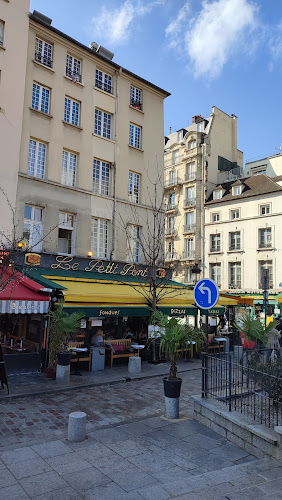 Café le Petit Pont à Paris
