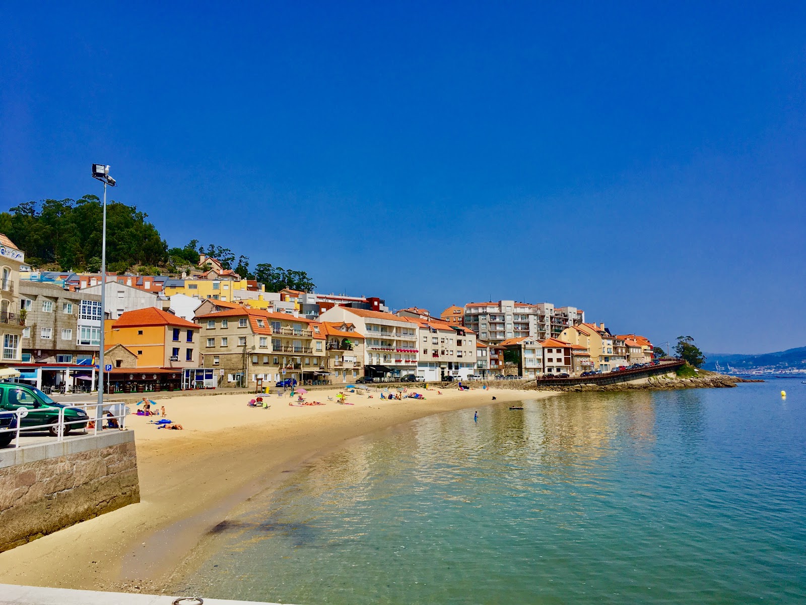 Foto di Praia de Raxo con una superficie del sabbia beige