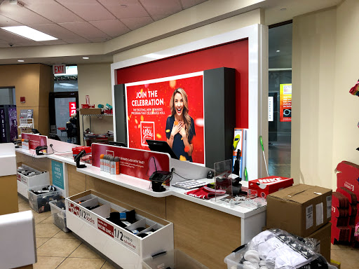 Shoe Store «Famous Footwear», reviews and photos, 40-24 College Point Blvd, Flushing, NY 11354, USA