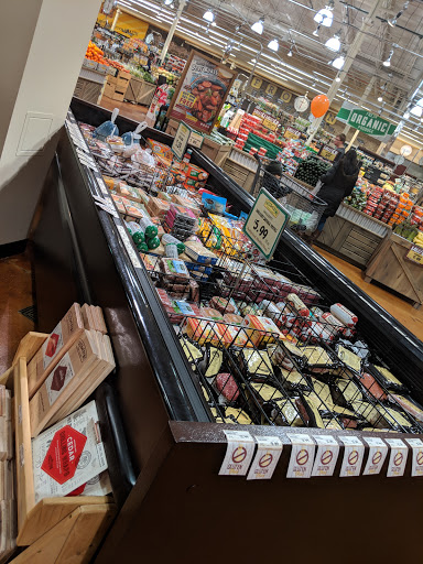 Grocery Store «Fresh Thyme Farmers Market- Mt. Prospect», reviews and photos, 211 W Rand Rd, Mt Prospect, IL 60056, USA