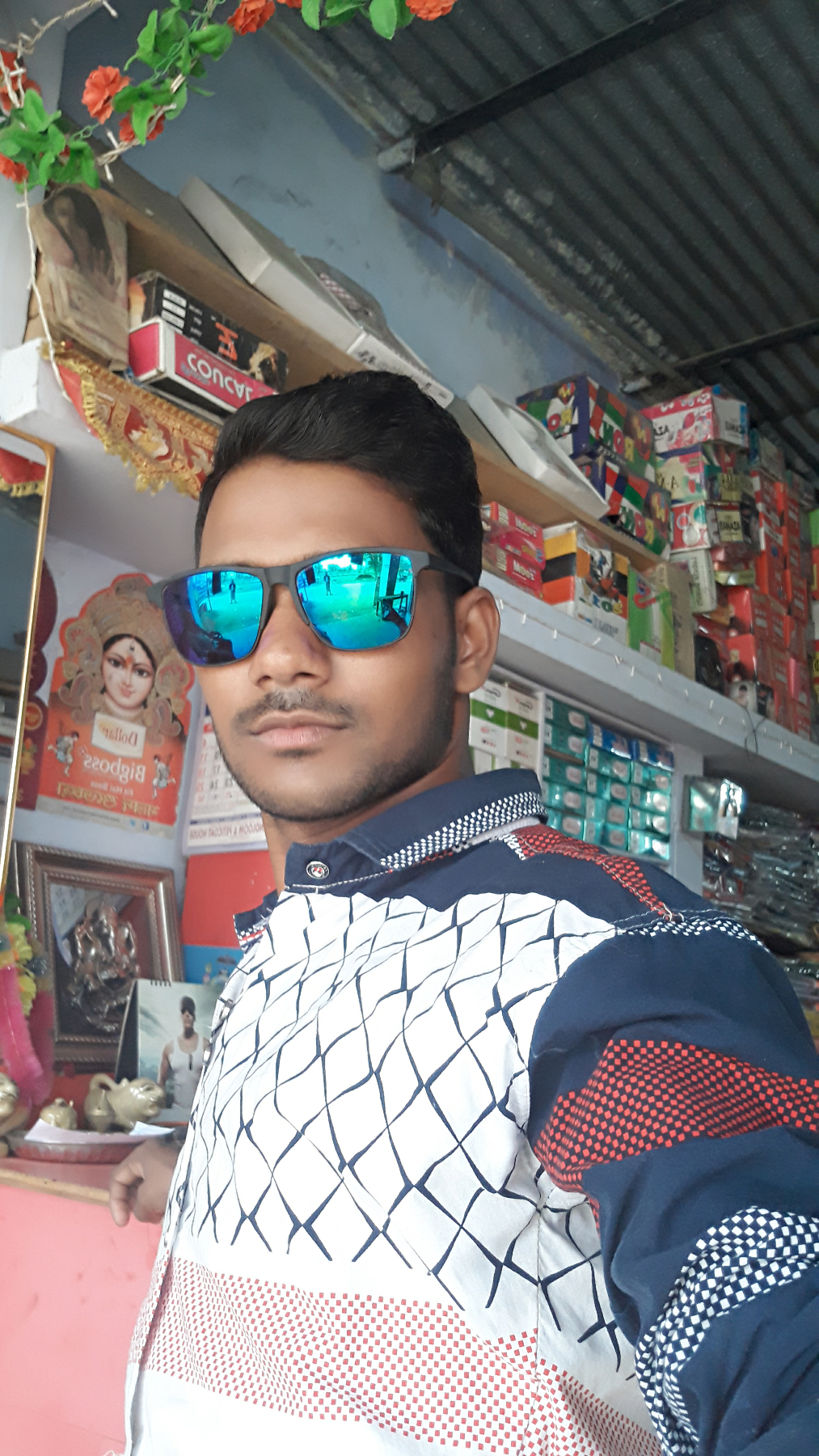 चिराग रेडिमेड एन्ड जिन्स कार्नर उतरदा