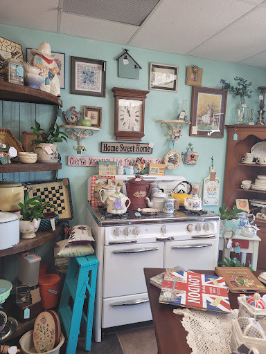 Furniture Store «3 Vintage Chicks», reviews and photos, 13012 N Cave Creek Rd, Phoenix, AZ 85022, USA