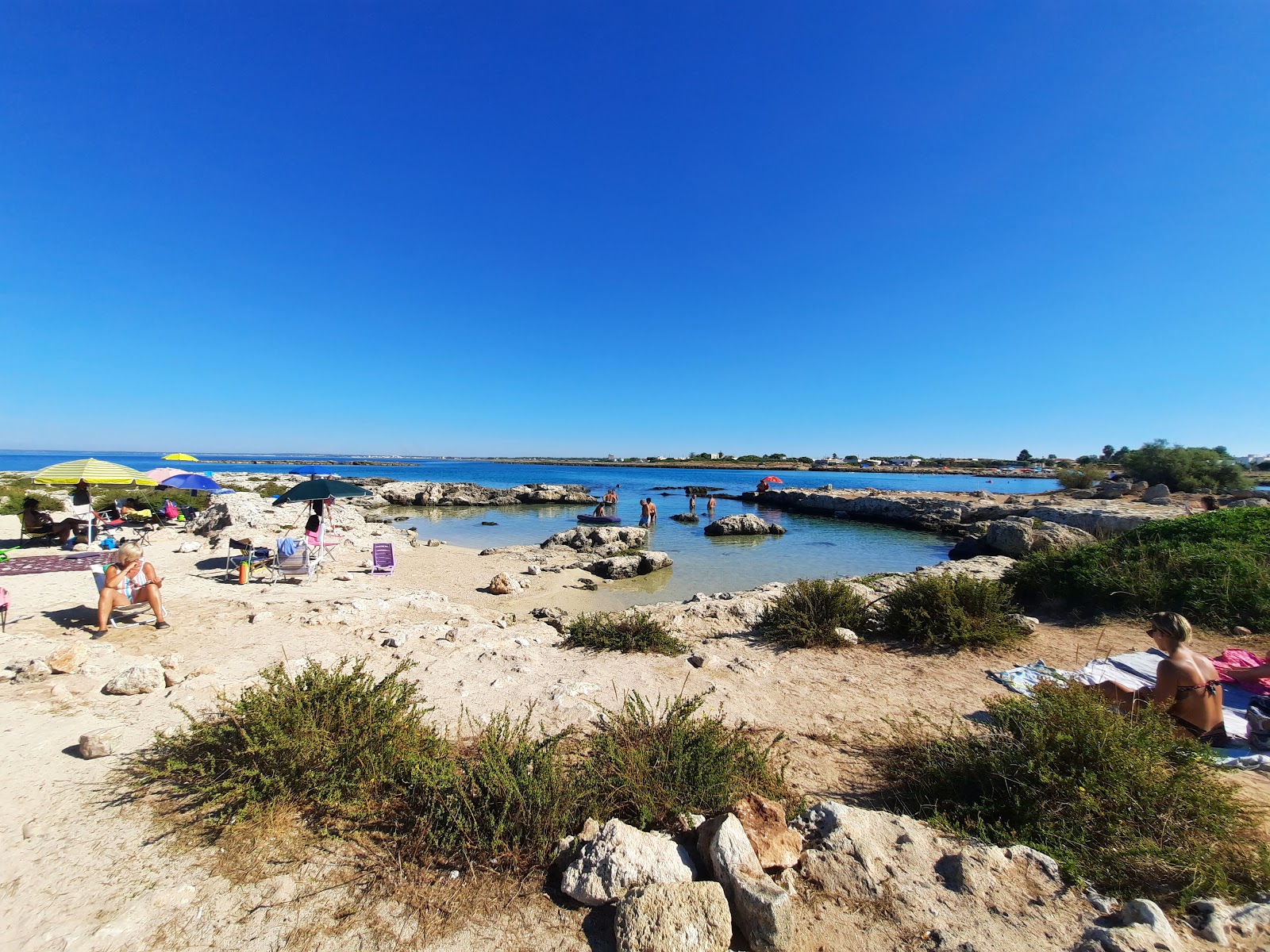 Photo de Spiaggia del Frascone - endroit populaire parmi les connaisseurs de la détente