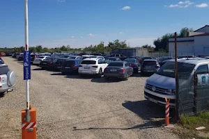 Airport Parking Parcare Aeroport Otopeni image