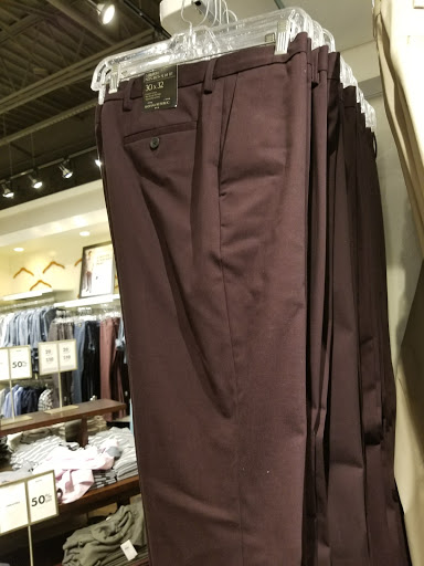 Clothing Store «Banana Republic Factory Store», reviews and photos, 1911 Chestnut St, Philadelphia, PA 19103, USA