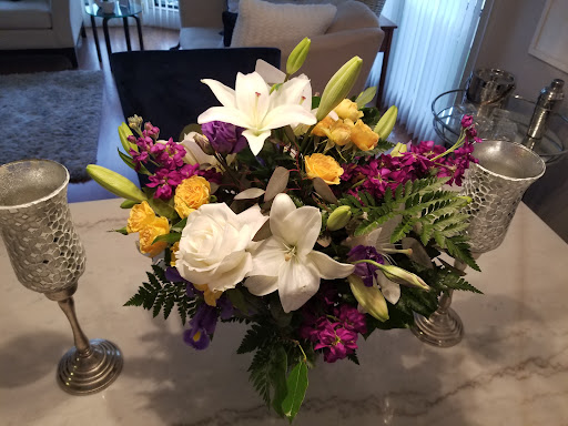 Florist «BloomTown Florist», reviews and photos, 218 W Bay Dr, Largo, FL 33770, USA