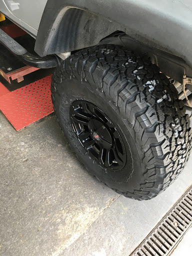 Tire Shop «Discount Tire Store - Cypress, TX», reviews and photos, 17326 Spring Cypress Rd, Cypress, TX 77429, USA