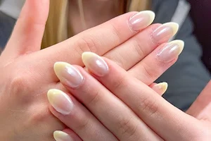Sunny Nails image