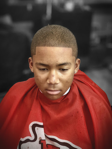 Barber Shop «The Edge Barber Shop», reviews and photos, 8150 NW Prairie View Rd, Kansas City, MO 64152, USA