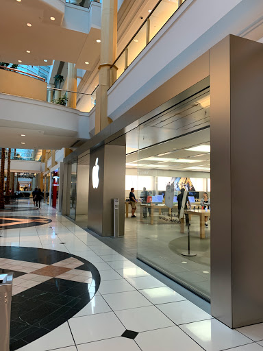 Computer Store «Apple Somerset», reviews and photos, 2800 W Big Beaver Rd, Troy, MI 48084, USA