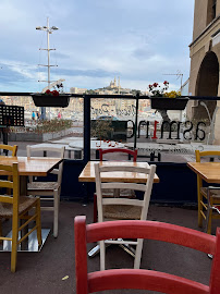 Atmosphère du Restaurant Yasmine Vieux Port à Marseille - n°13