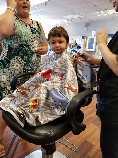 Hair Salon «Great Clips», reviews and photos, 1305 Veterans Pkwy Suite 700, Clarksville, IN 47129, USA