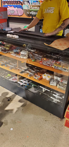 Shopping Mall «Lakeside Mall», reviews and photos, 14000 Lakeside Cir, Sterling Heights, MI 48313, USA