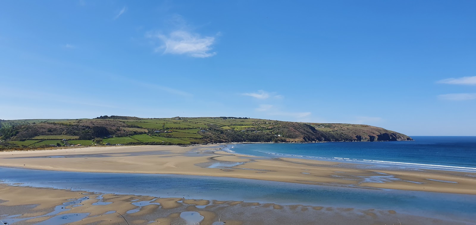 Foto de Poppit Sands beach y el asentamiento