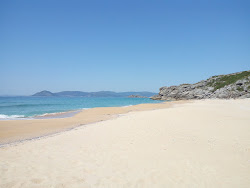 Seiras beach'in fotoğrafı - rahatlamayı sevenler arasında popüler bir yer