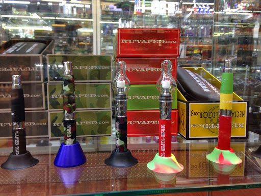 Body Piercing Shop «Vibes Smoke Shop & Piercing», reviews and photos, 1222 El Camino Real, Redwood City, CA 94061, USA