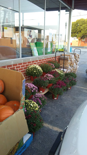 Grocery Store «Farmers Market», reviews and photos, 103 W 2nd St N, Wright City, MO 63390, USA